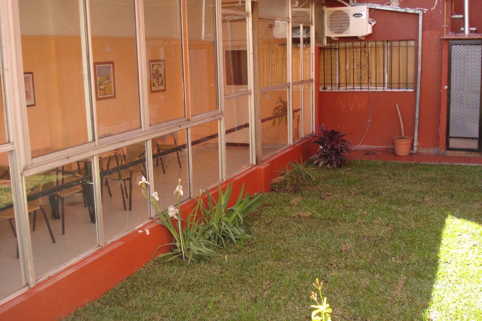 Jardín con galería